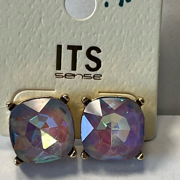 Lavender stud earrings - Picture 1 of 5